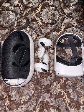 Meta Quest 2 White VR Headset with Controllers